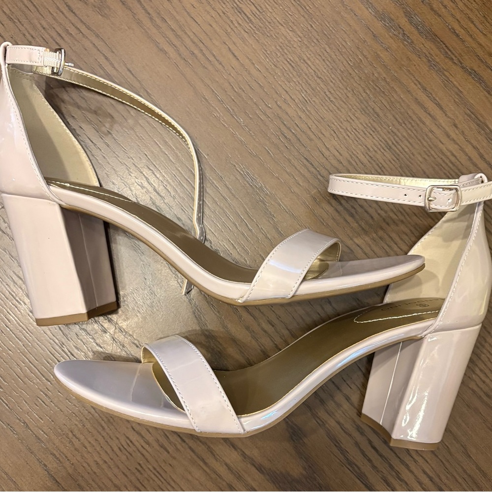 Bandolino Cream Block Heel Sandals